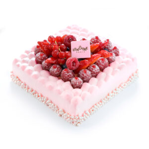 gateau lenotre pour la saint valentin sur fond blanc