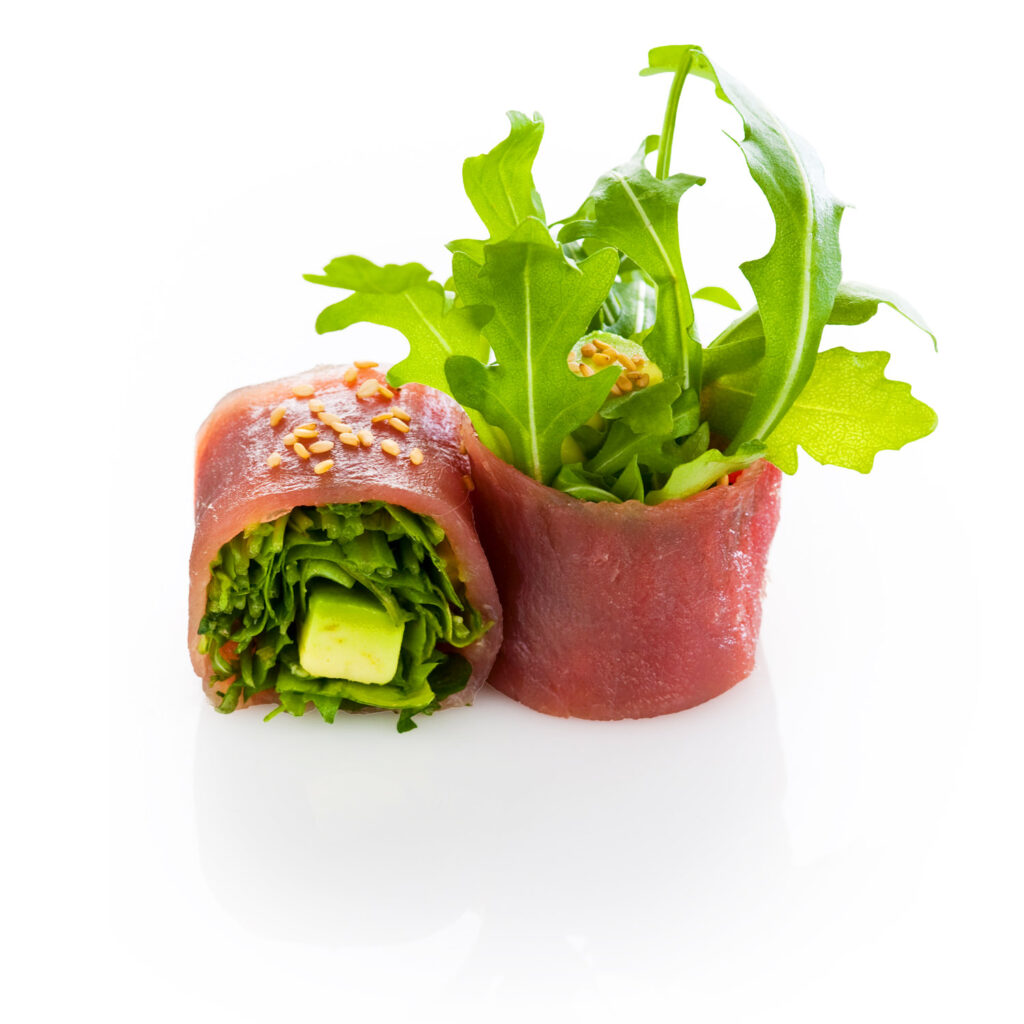 packshot produit sur fond blanc, de sushi