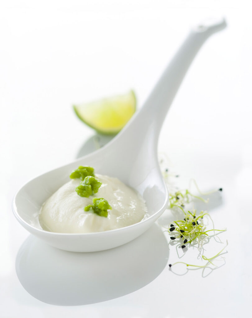 packshot produit sur fond blanc, de sauce pour sushi