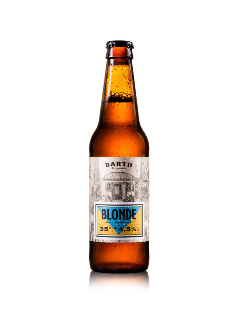 packshot produit sur fond blanc, d une bouteille de biere barth beer blonde