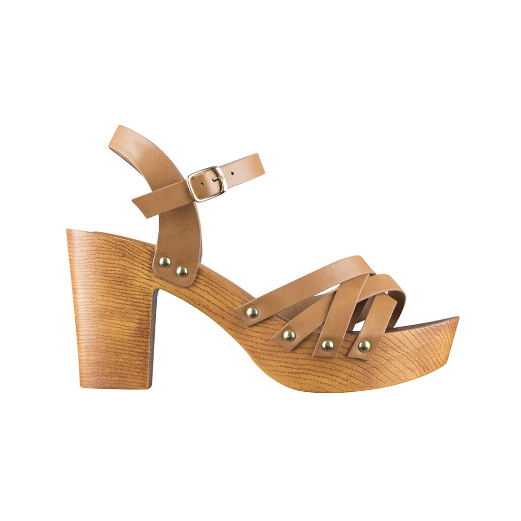 packshot produits sur fond blanc d une chaussure
