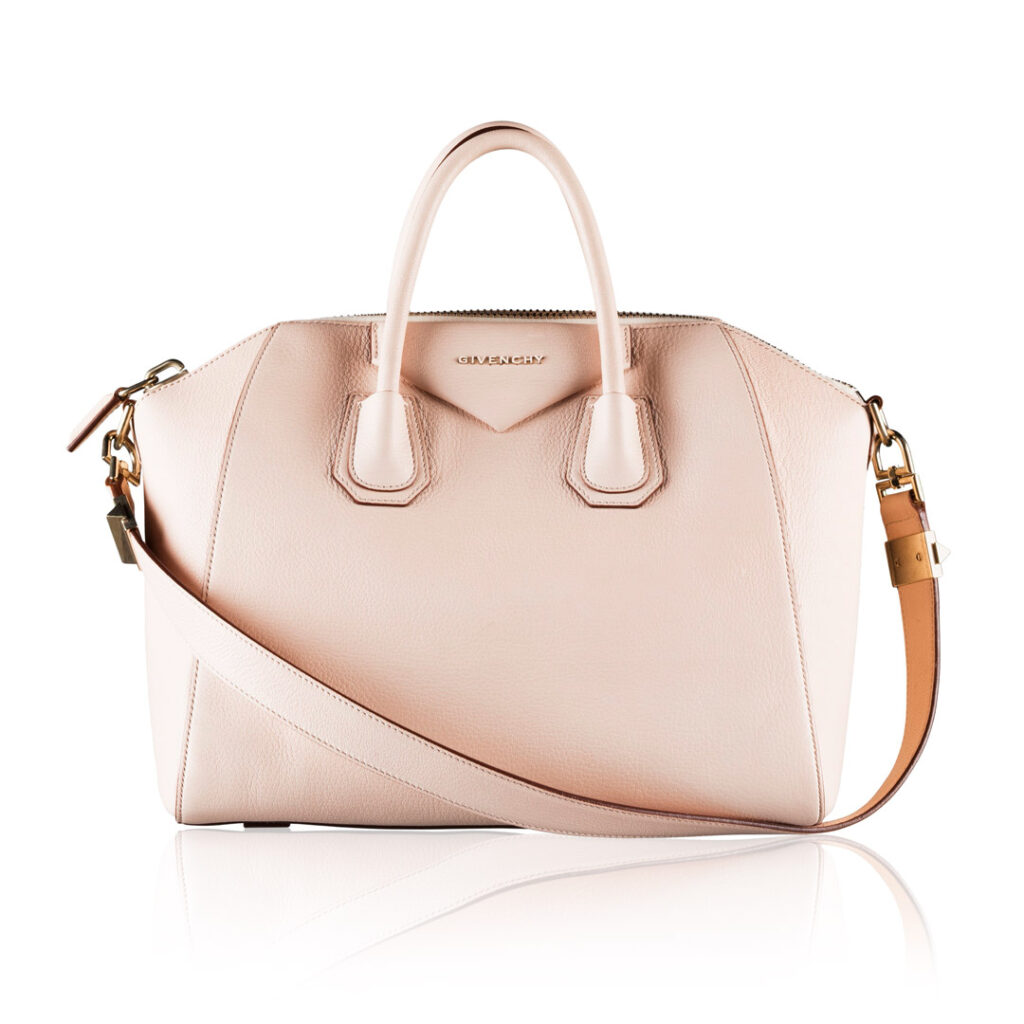 packshot produits sur fond blanc, d un sac pour le bon marche